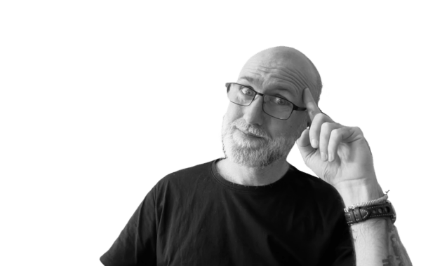 Andre zeigt sich an den Kopf, um das Mindset von Selbständigen zu verdeutlichen