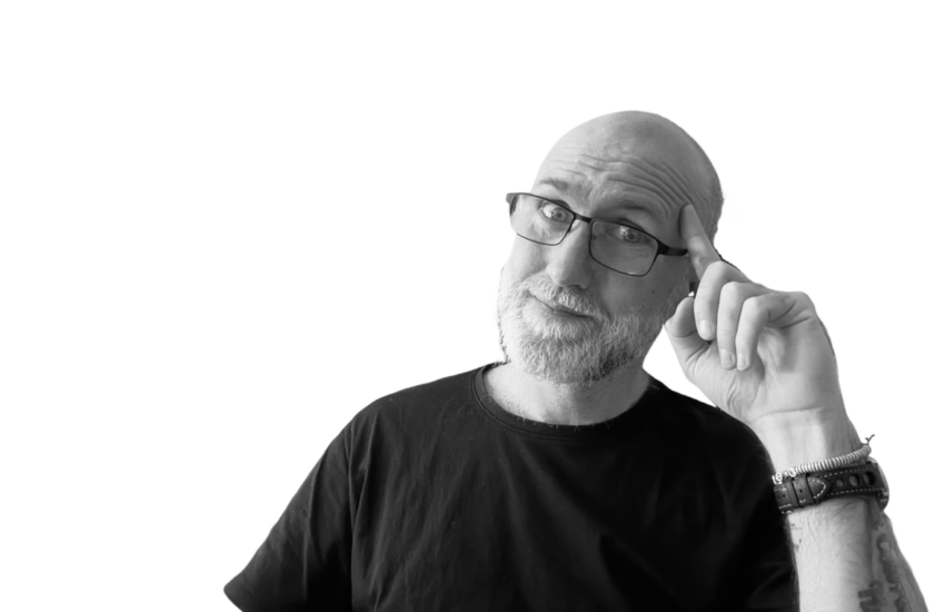 Andre zeigt sich an den Kopf, um das Mindset von Selbständigen zu verdeutlichen